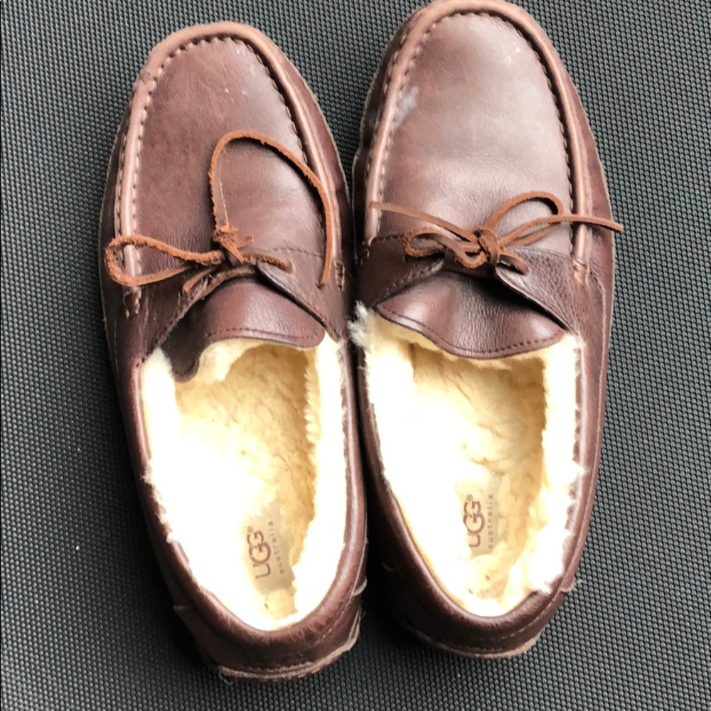 Men’s UGG slippers size 10
